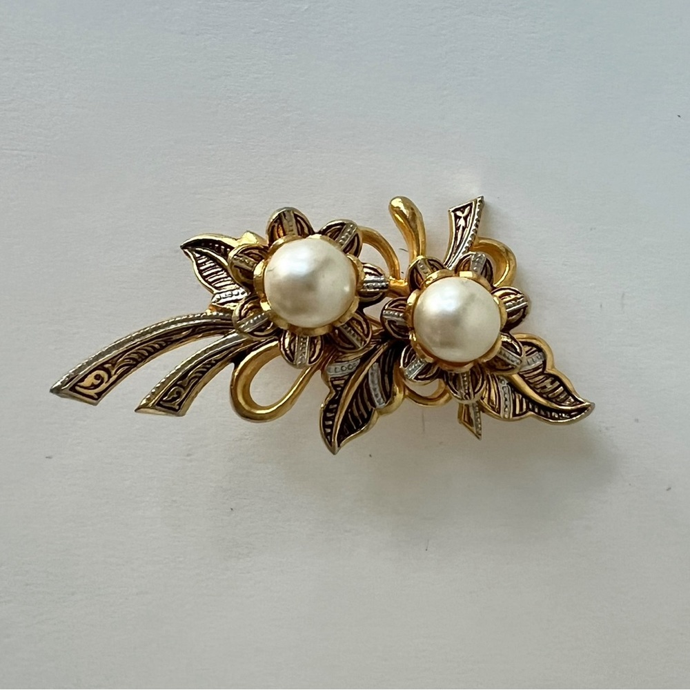 Vintage Gold and Pearl Brooch